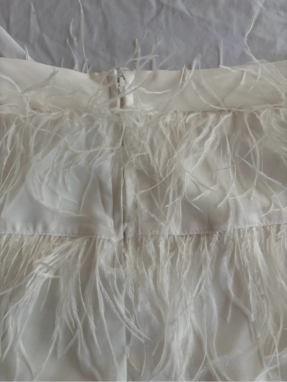 Gianni Bini Ivory Feathered Tiered Mini Skirt Size M  NWT